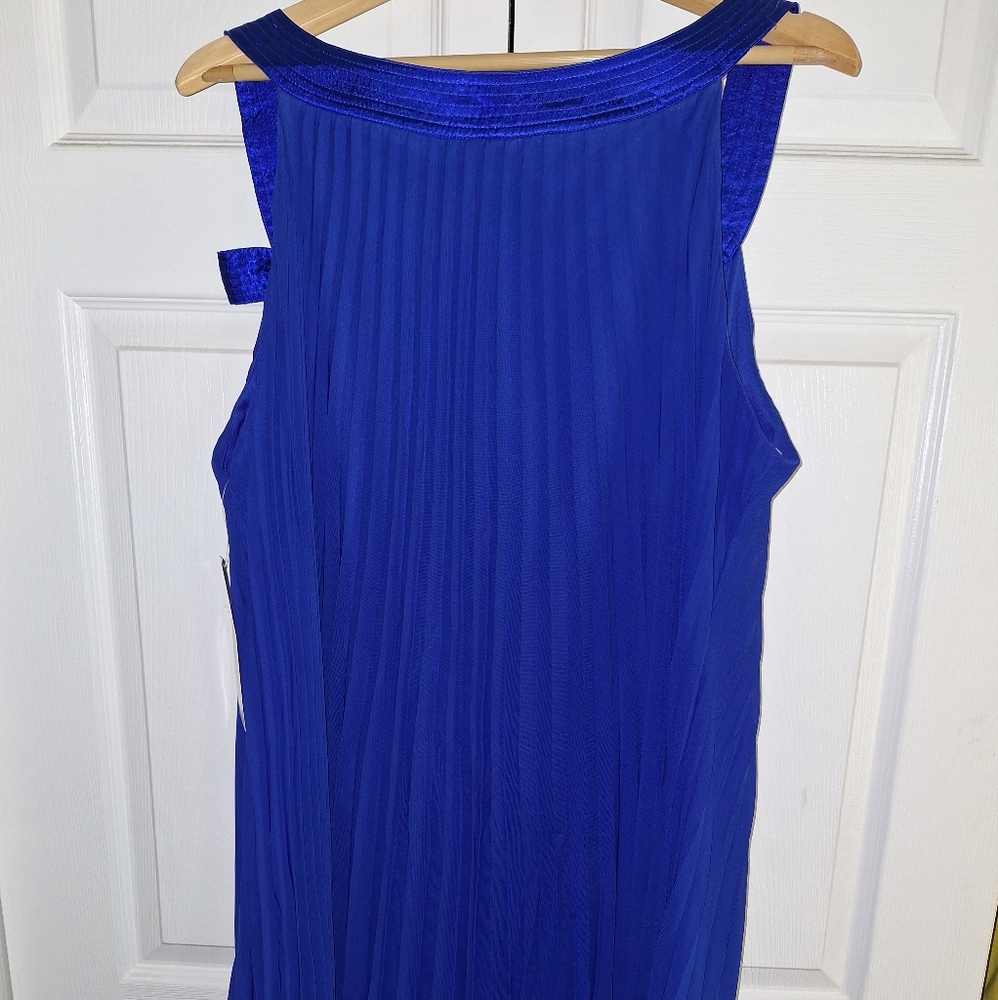 Signature by Robbie Bee Pleated Dress | Royal Blue Sleeveless Midi 22W - Picture 3 of 5